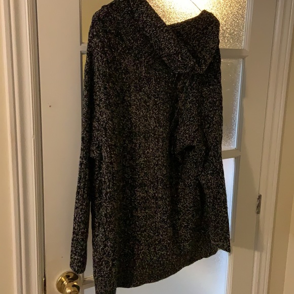 Black and whit hooded cardigan - Picture 2 of 3